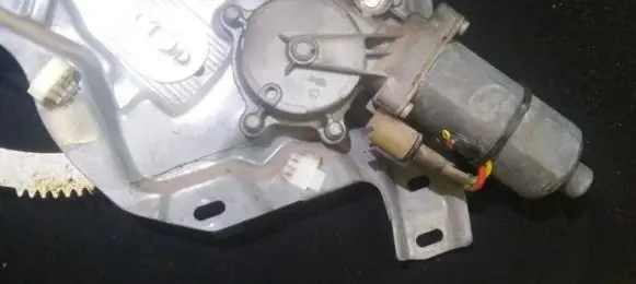 Renault Laguna I Front door window regulator motor