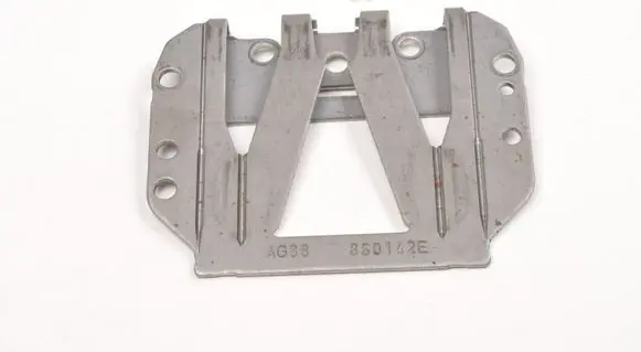 Volvo XC60 Engine mount bracket 850142E