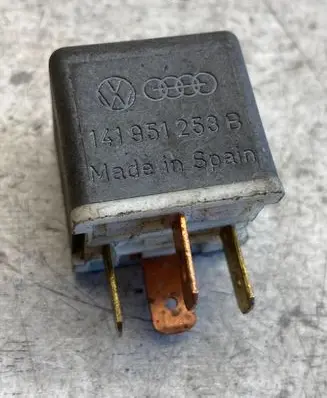 Audi A6 S6 C5 4B Other relay 141951253b