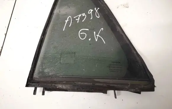 Toyota Avensis T270 Rear vent window glass 6818905070 68189-05070
