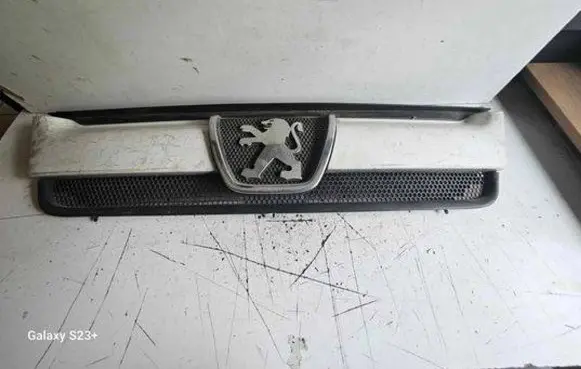 Peugeot Boxer Front grill 1304703070