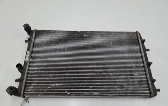Volkswagen Polo IV 9N3 Coolant radiator 6Q0121253AD