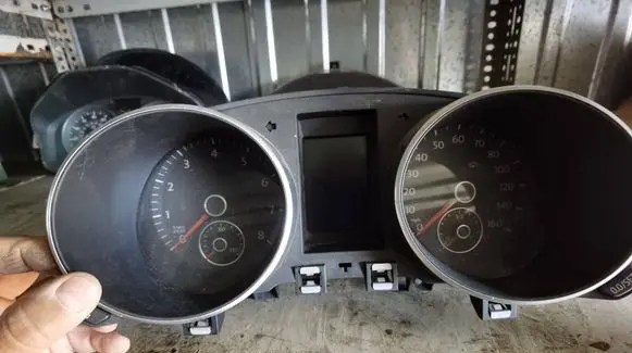 Volkswagen Golf VI Speedometer (instrument cluster) VDD02424 24102009 5K0920970M