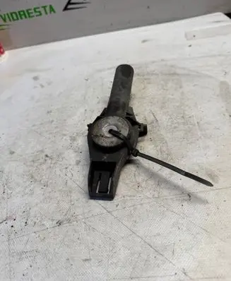 Audi A4 S4 B8 8K Radiator mount bracket 8K0121276A
