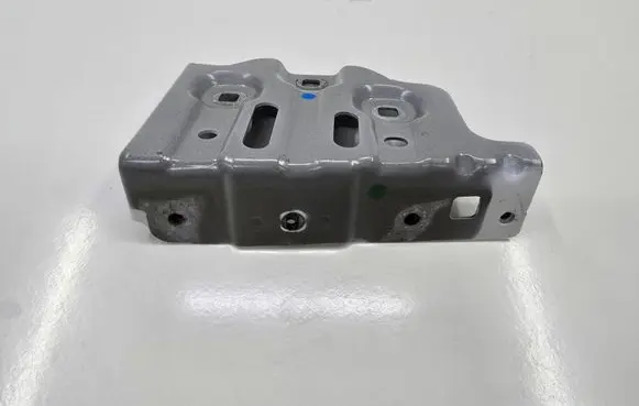 Renault Espace VI Fender mounting bracket 631230165R