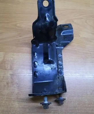 Volvo V60 Radiator mount bracket 31261931