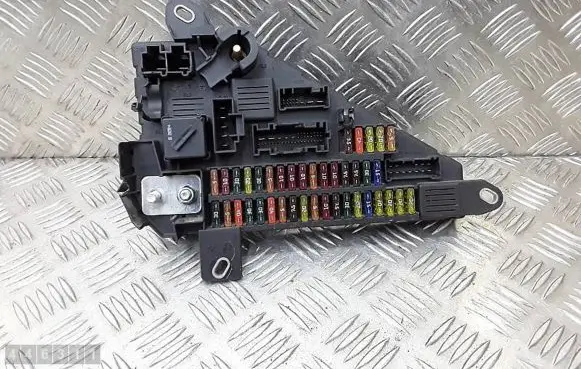 BMW 5 E60 E61 Fuse module 690661805
