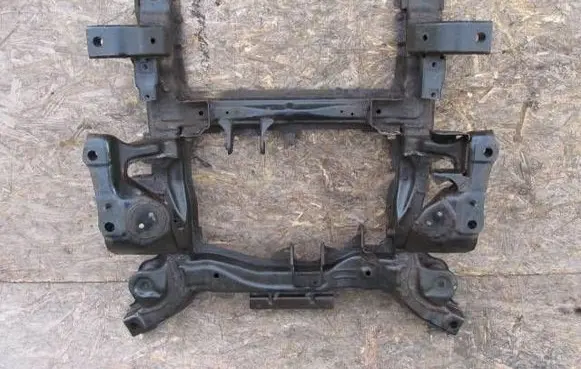 Suzuki Grand Vitara II Front axle beam 
