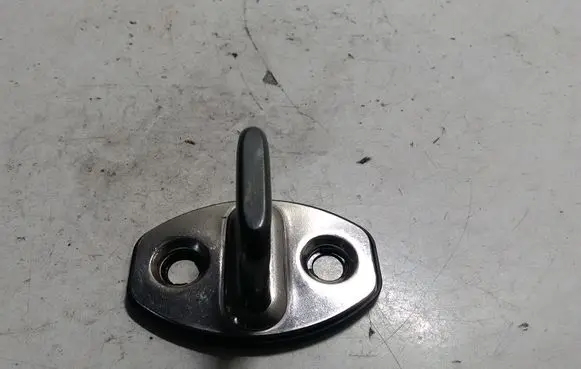 Volkswagen Golf VI Front door lock loop/hook striker 5K0837033