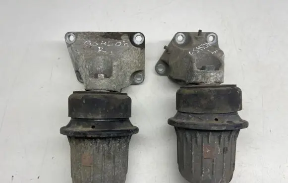 Lexus GS 300 350 430 450H Engine mount bracket