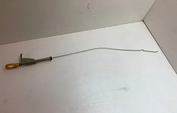 Toyota Auris E210 Oil level dip stick 