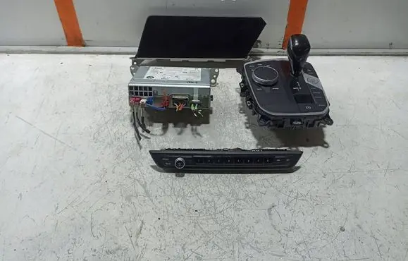 BMW 1 F40 Radio/CD/DVD/GPS head unit 5B48545