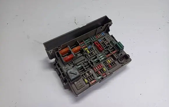 BMW 3 E90 E91 Fuse box set 9119444 MS20080503 90111710