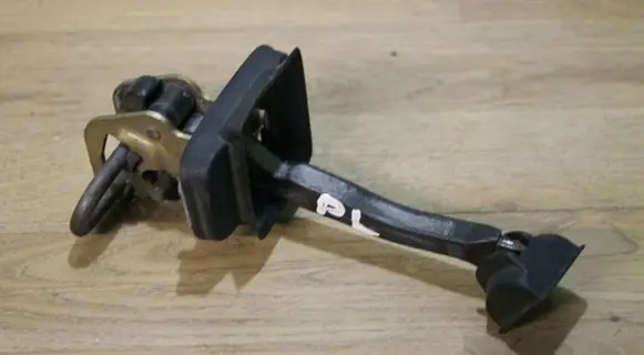 BMW 5 E39 Front door check strap stopper 8193447