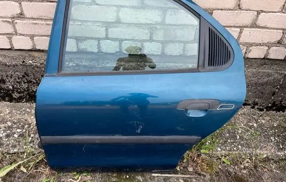Ford Mondeo MK I Rear door