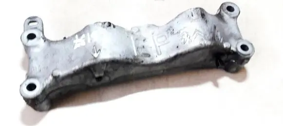 Peugeot RCZ Engine mounting bracket 9655923080