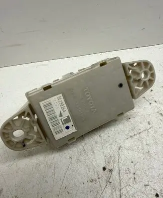 Lexus GS 300 350 430 450H Fuse module 5C290264 9253