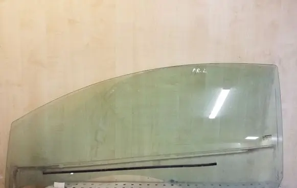 Renault Megane III Front door window/glass (coupe) 
