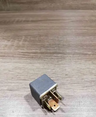 Volkswagen Golf III Other relay 191937503