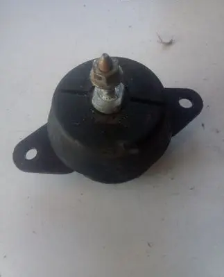 Nissan Leaf I (ZE0) Engine mount bracket