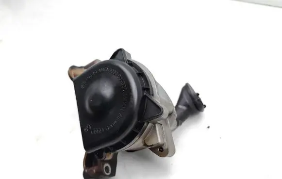 Volkswagen Golf VI Oil pump 03C103669E