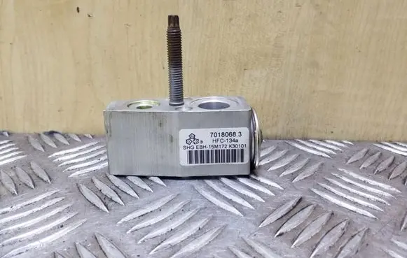 Opel Astra J Air conditioning (A/C) expansion valve 70180683