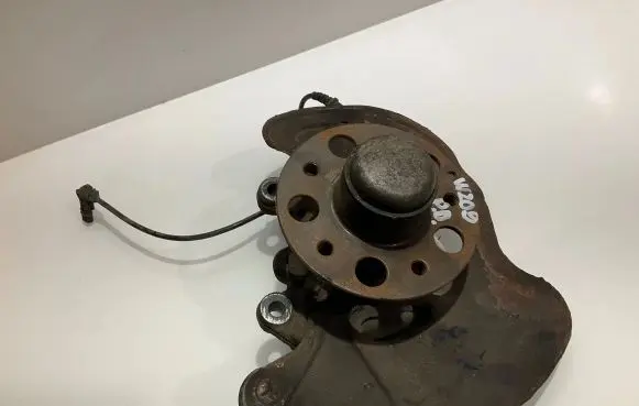 Mercedes-Benz CLK A209 C209 Front wheel hub
