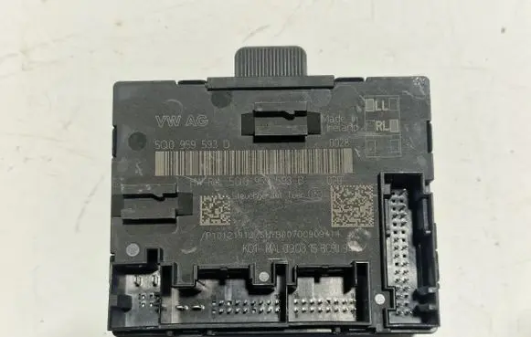Volkswagen PASSAT B8 Door control unit/module 5Q0959593D 5Q0959593B
