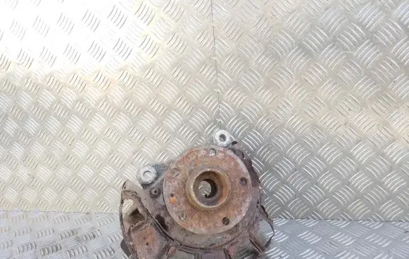 Front wheel hub