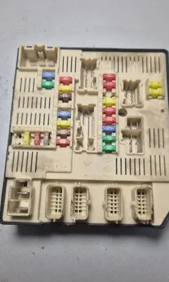 Renault Scenic III - Grand scenic III Fuse module 284B68372R 9630099313 51933950
