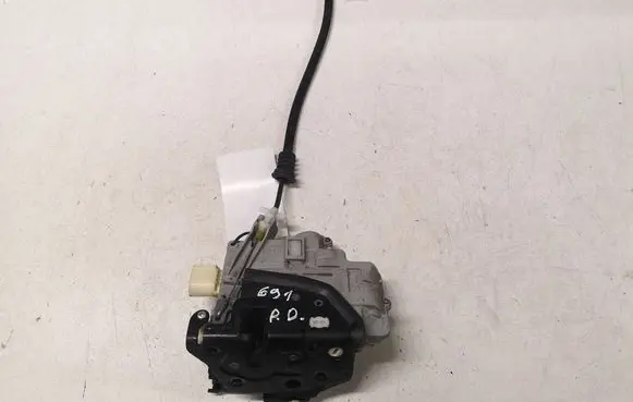Volkswagen PASSAT B6 Front door lock 3C1837016A