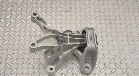 Nissan Juke II F16 Engine mount bracket