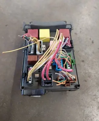 Renault Espace IV Fuse module 8200438793 8200447435 518832118