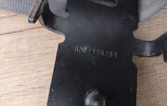 Chrysler 300M Front seatbelt E27238