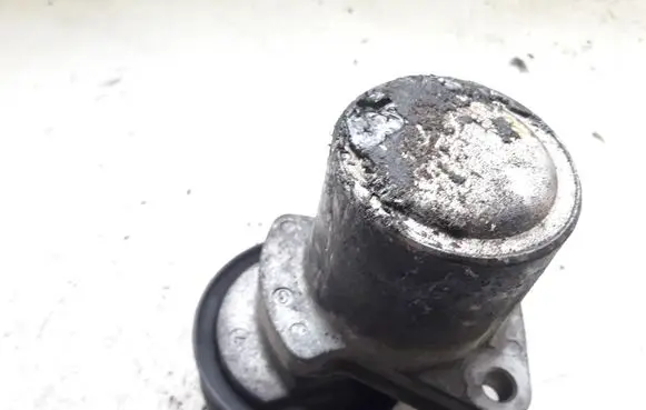 Mazda 6 Generator/alternator belt tensioner