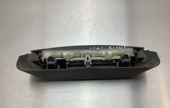 Toyota Yaris Third/center stoplight 28816698