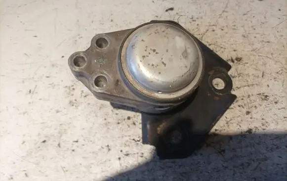 Ford Fusion Engine mount bracket