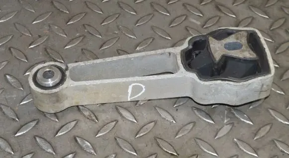 Land Rover Range Rover Evoque L538 Engine mount bracket