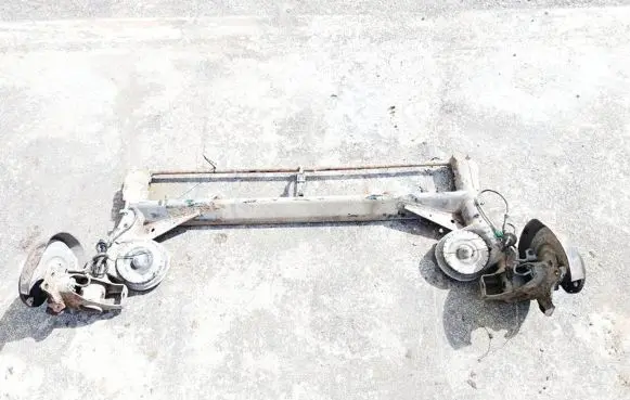 Volkswagen PASSAT B5 Rear subframe 