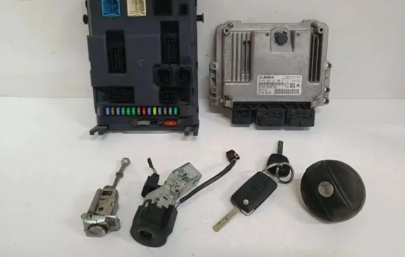 Citroen DS3 Engine ECU kit and lock set 9675495080 9666319180 0261S06472