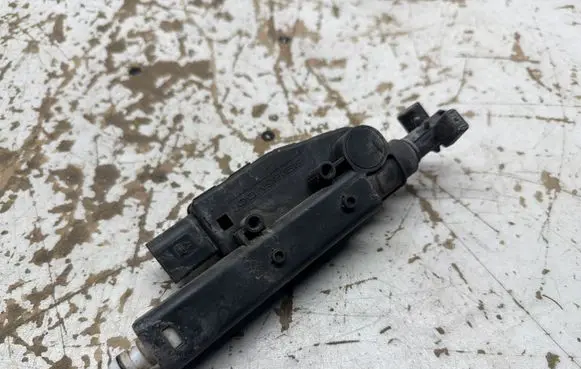 Volvo XC70 Headlight washer spray nozzle 30655066
