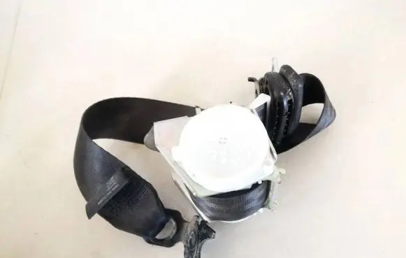 Rear seatbelt
