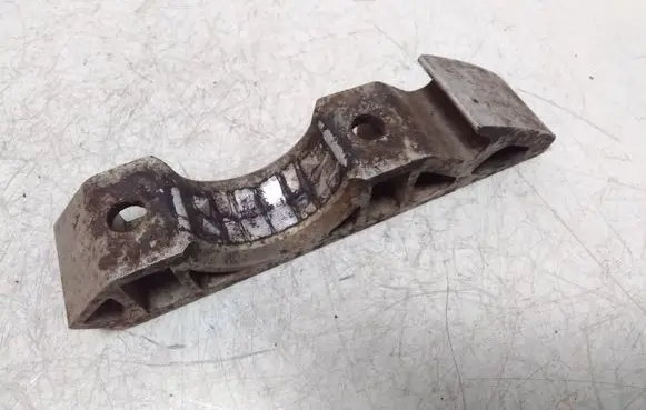 Volkswagen Touareg I Sway bar bush bracket, front 7L0411063B