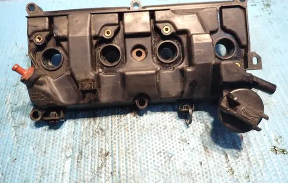 Nissan Juke I F15 Rocker cam cover 