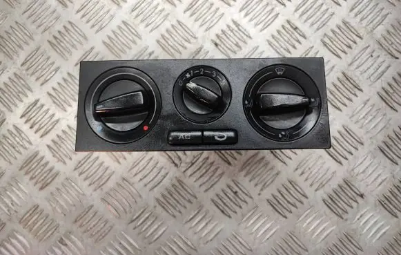 Volkswagen PASSAT B5 Climate control unit 1J0820045D