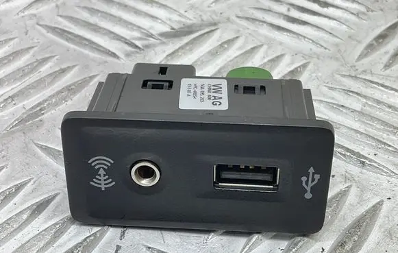 Seat Leon (5F) USB socket connector 5G0035222 5Q0035724