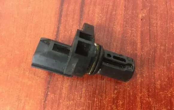 Mitsubishi Colt Crankshaft position sensor mr985041 31471