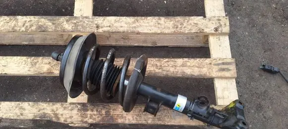 Mercedes-Benz C W203 Front shock absorber with coil spring 