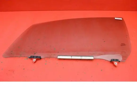 Toyota Yaris Front door window glass four-door 