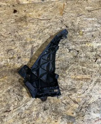 Audi Q7 4L Front bumper mounting bracket 4L0807284